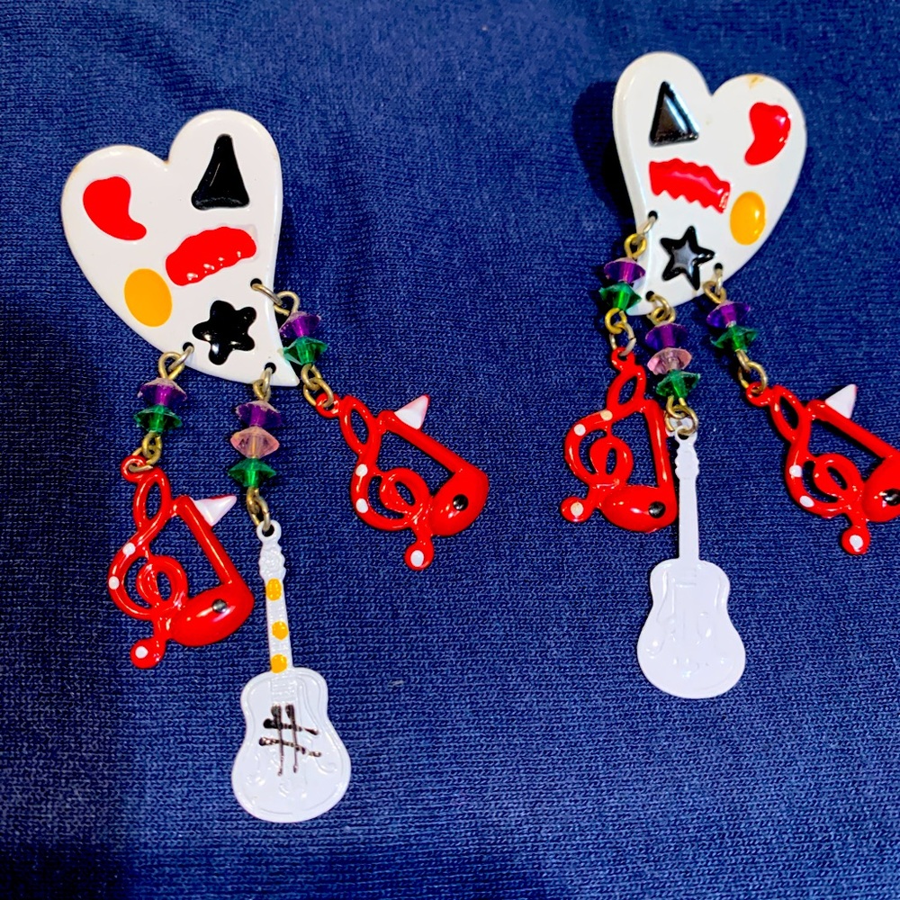 Music 🎶 as art 🎨vintage 90s earrings